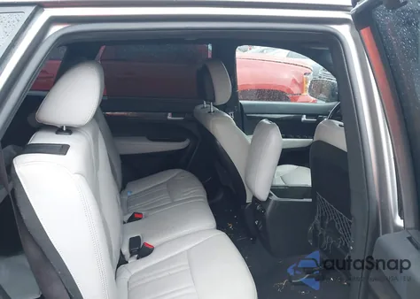 2014 Kia Sorento Limited V6 z USA, uszkodzony, nr VIN 5XYKW4A76EG483392